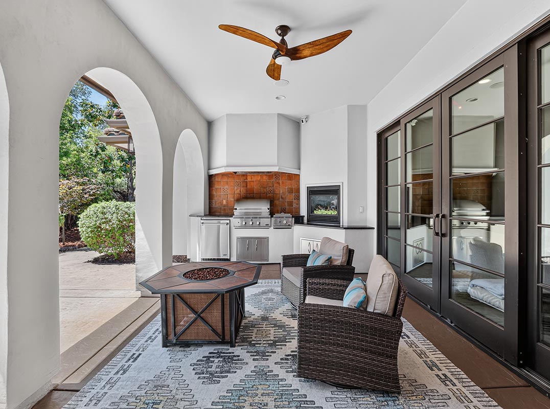 Luxury Living In Serrano