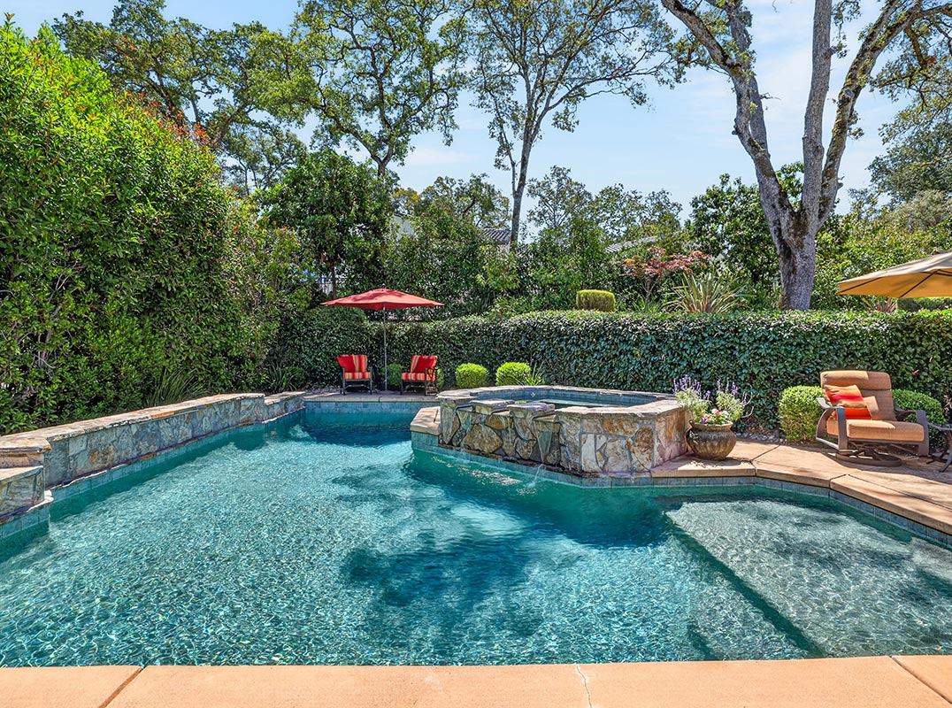 Luxury Living In Serrano