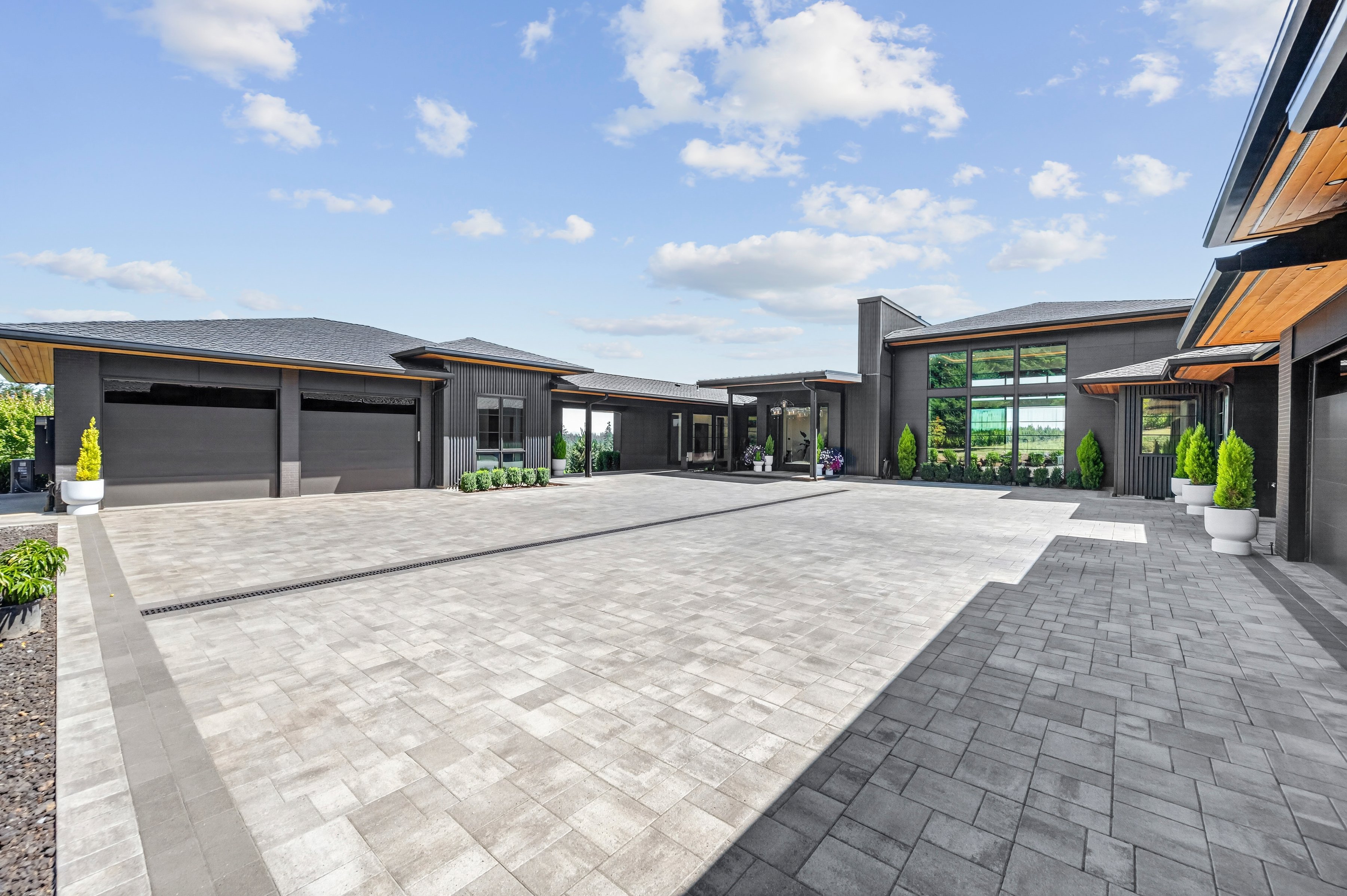 OREGON’S PREMIER LEGACY ESTATE!