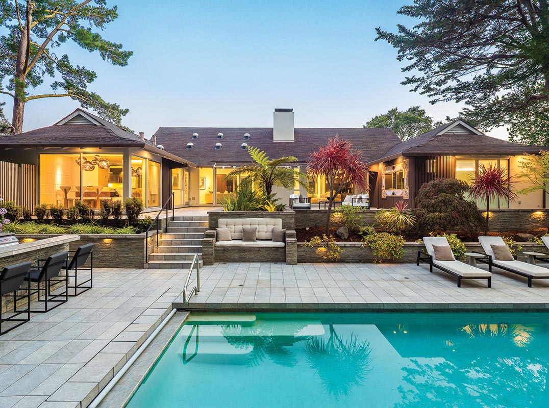 Luxury Executive Retreat in Country Club Manor