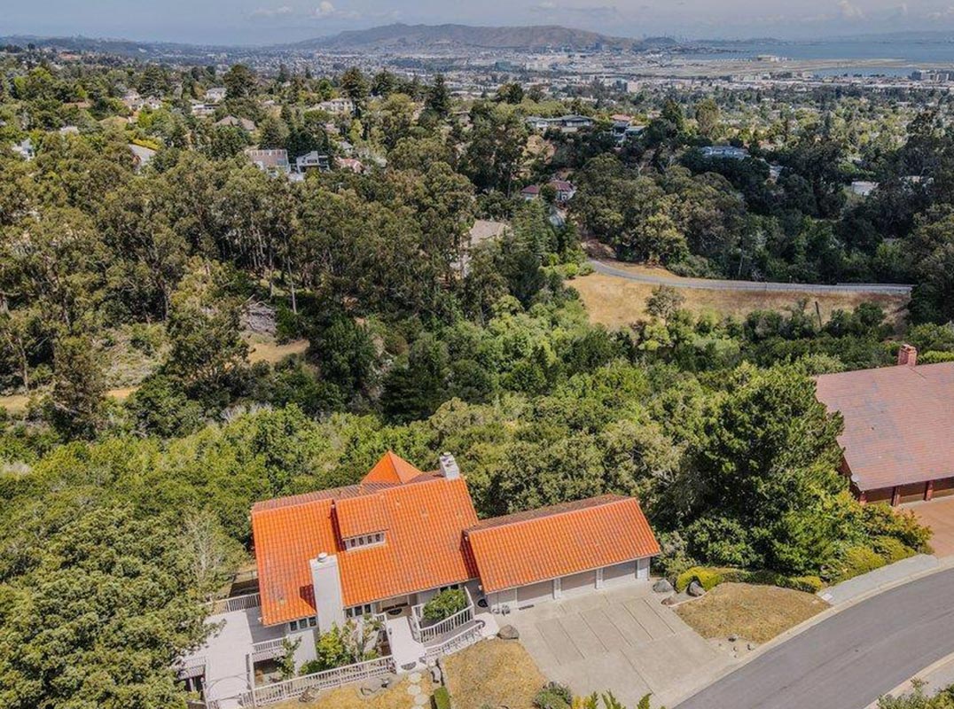 An Exquisite Property Located In The Exclusive Skyfarm Neighborhood Of Hillsborough.
