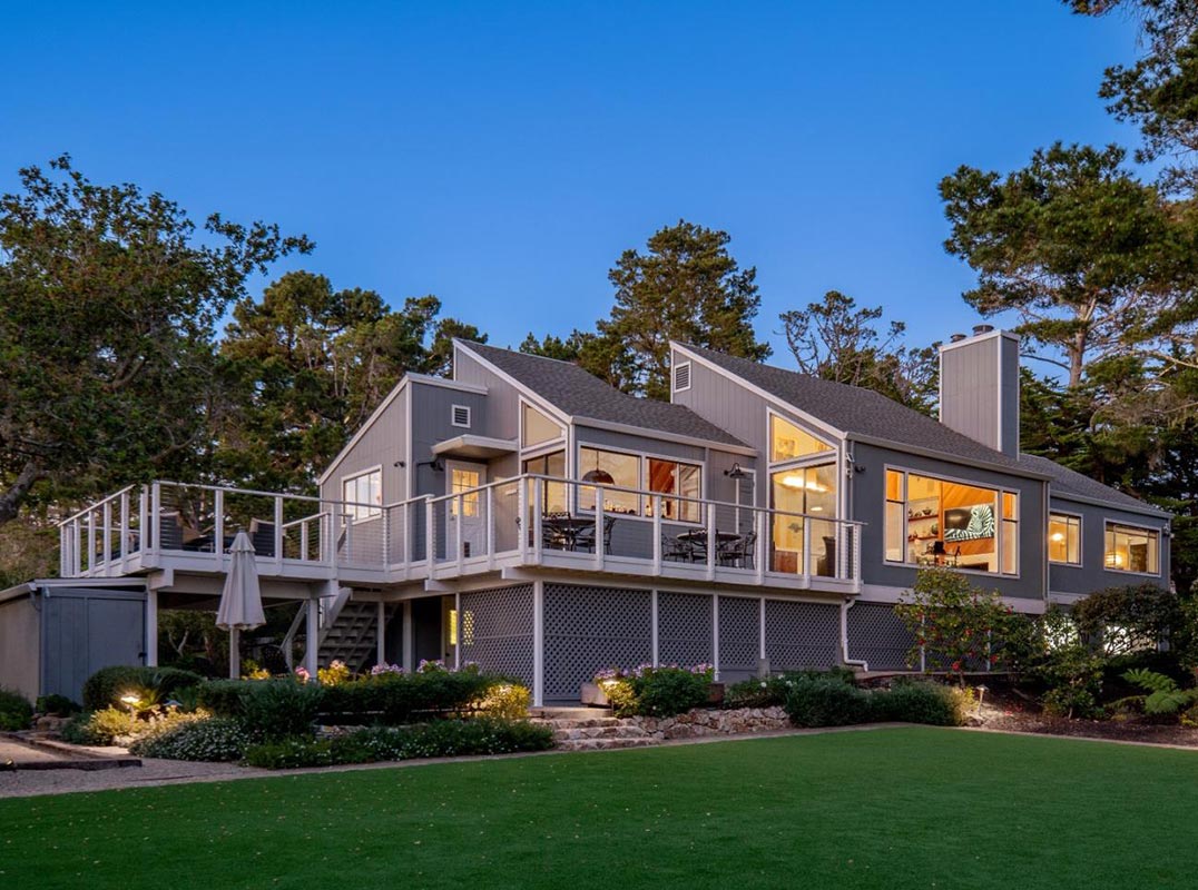 An Entertainer’s Retreat with Coastal Charm