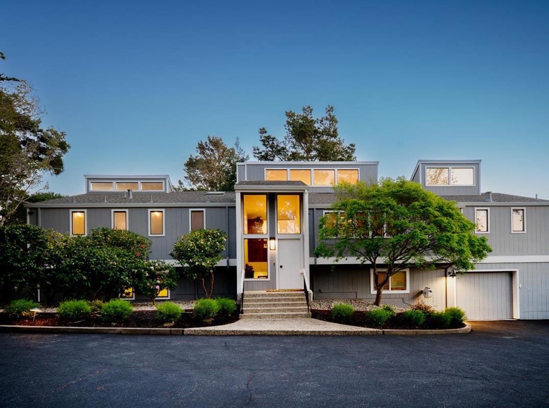 An Entertainer’s Retreat with Coastal Charm