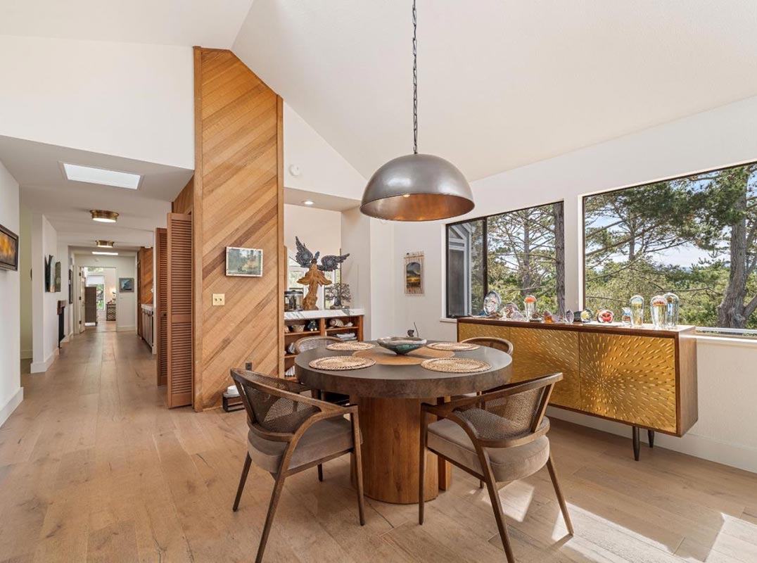 An Entertainer’s Retreat with Coastal Charm