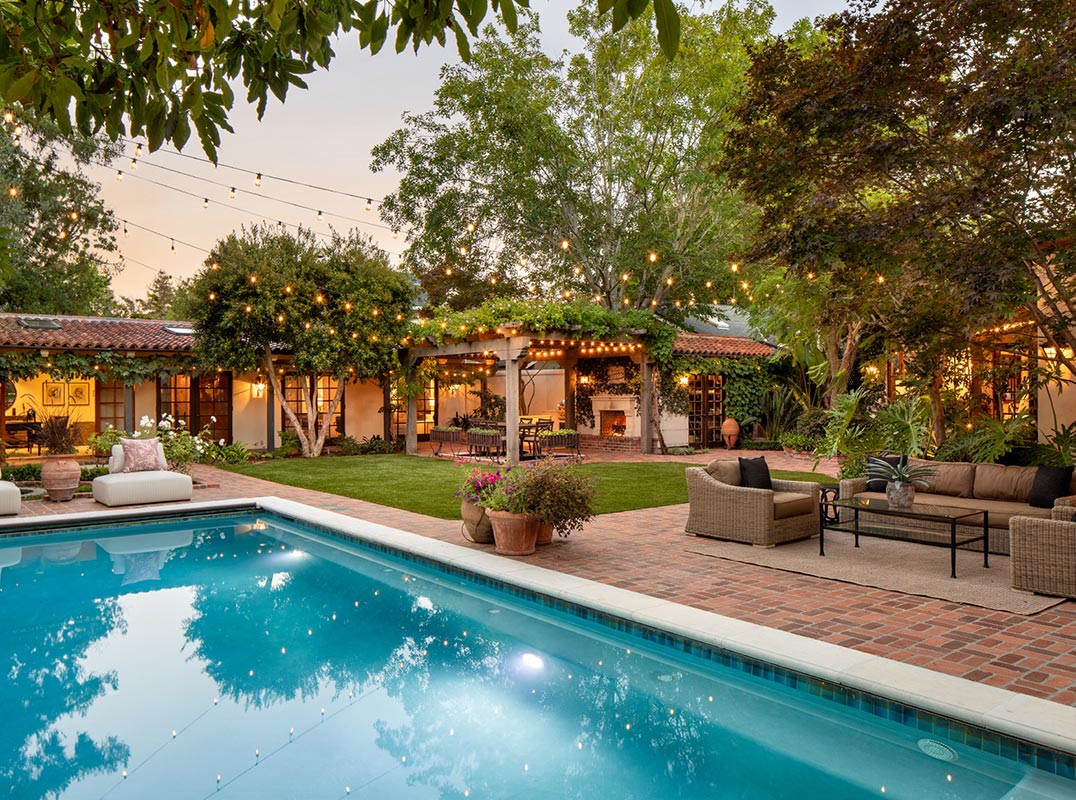 An Extraordinary Palo Alto Compound