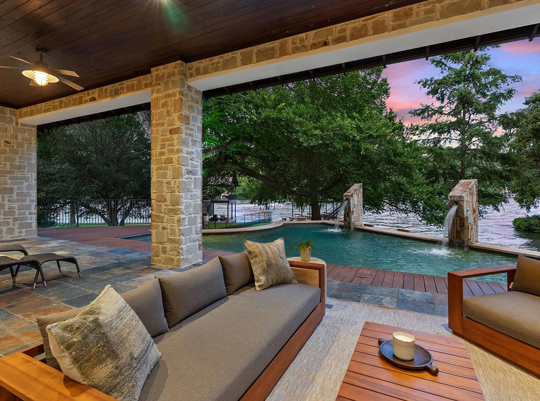 CASCADES ON LAKE AUSTIN
