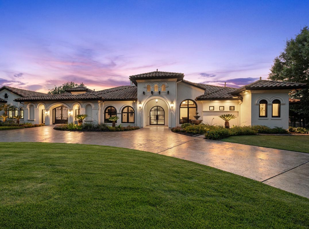 Extraordinary Estate On Lake Austin