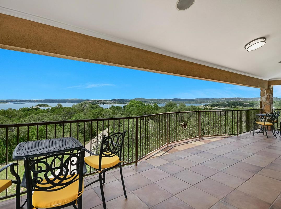 Panoramic Lake Travis Views & Luxurious Privacy