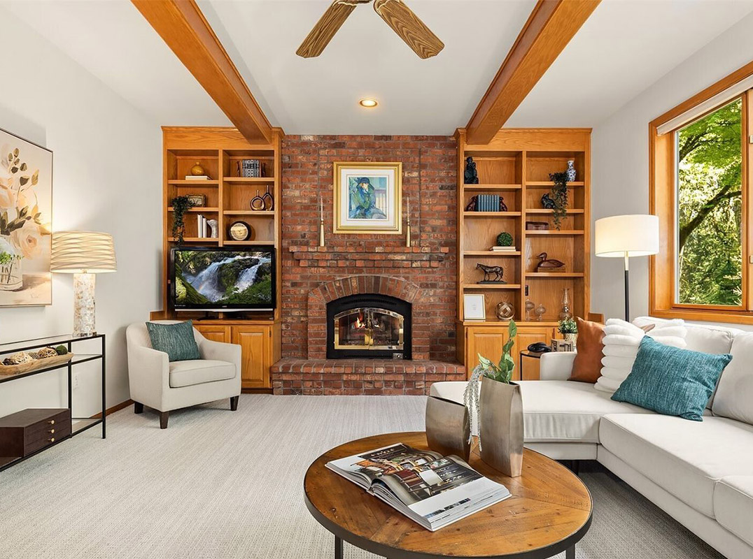 Versatilely Designed Estate