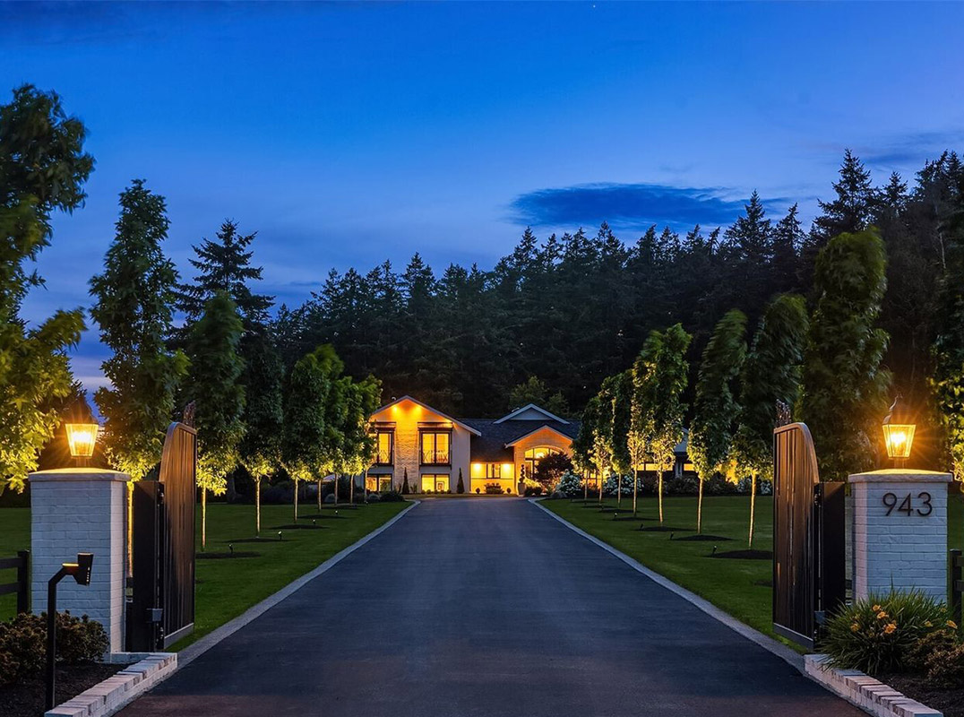 Extraordinary 15-Acre Estate