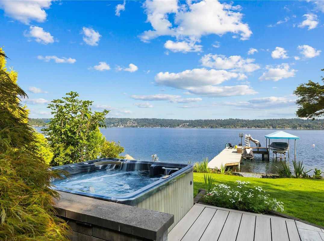 Extraordinary Waterfront Lifestyle
