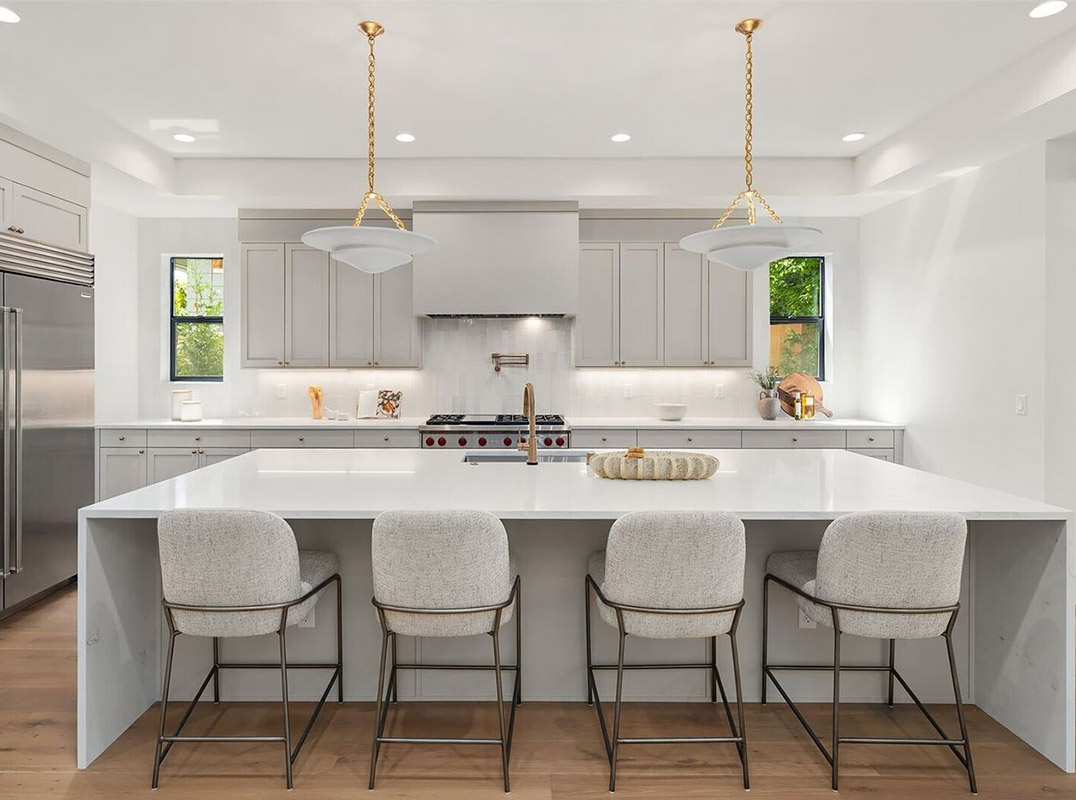 Beautiful New Construction in Robinswood