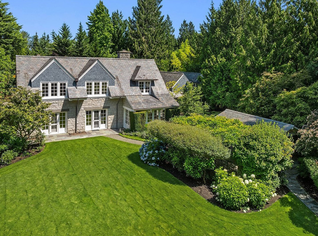 Perfectly Sited Medina Residence