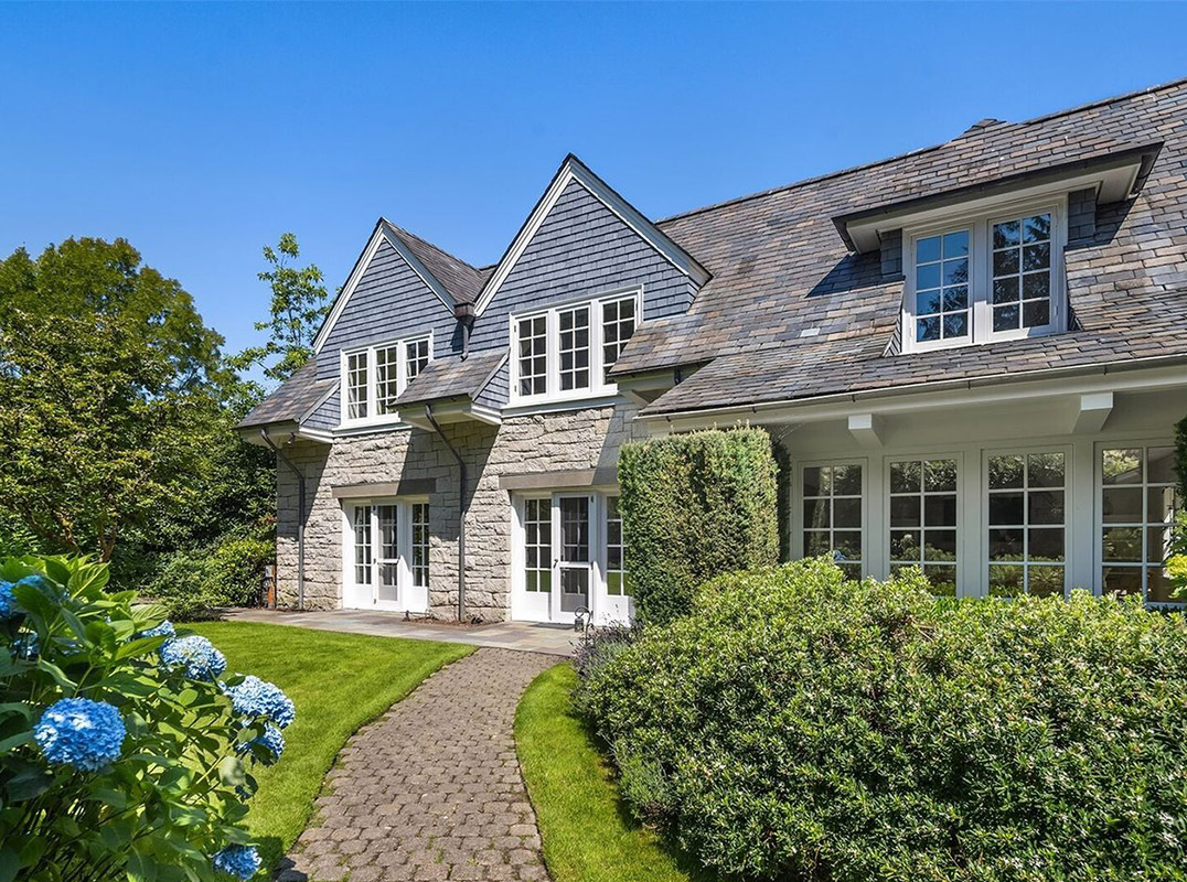 Perfectly Sited Medina Residence