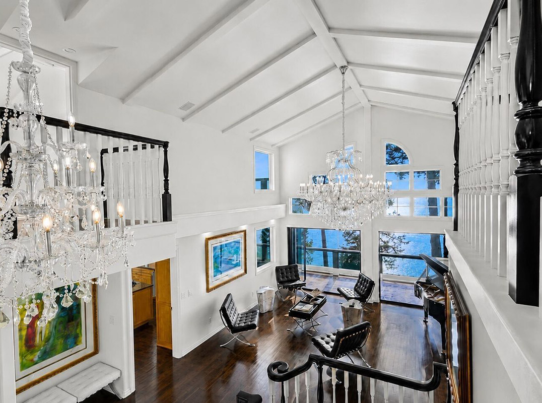Extraordinary Waterfront Residence