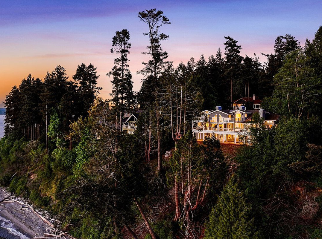 Extraordinary Waterfront Residence