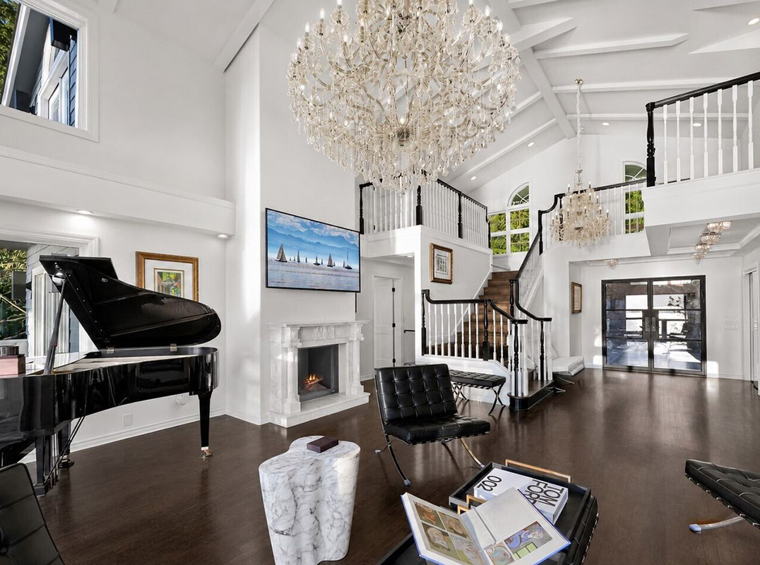 Extraordinary Waterfront Residence