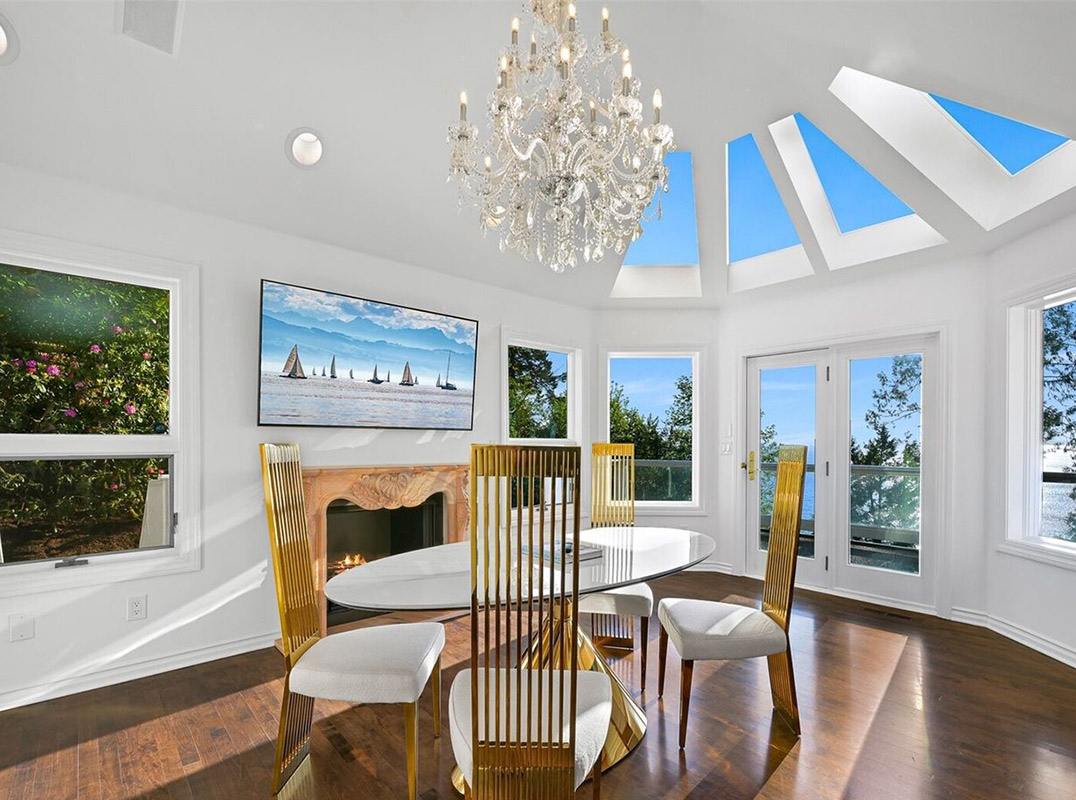 Extraordinary Waterfront Residence