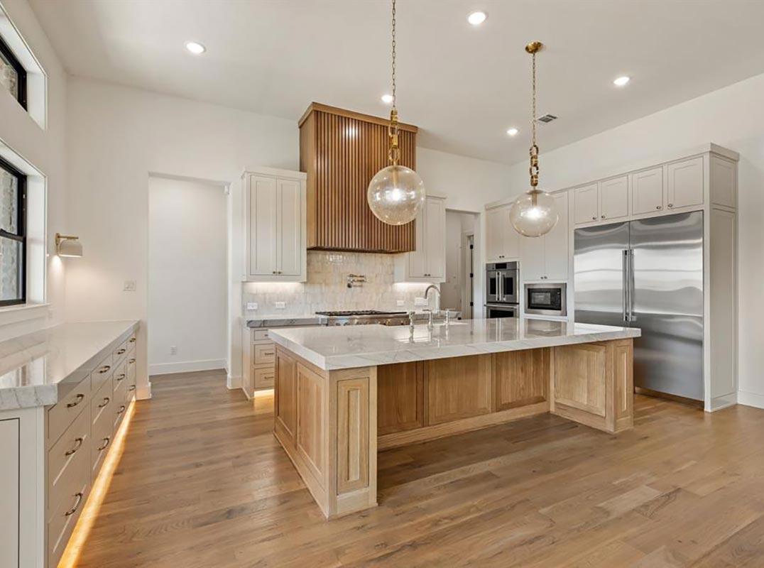 Lakefront Sophistication With Private Pool And Views
