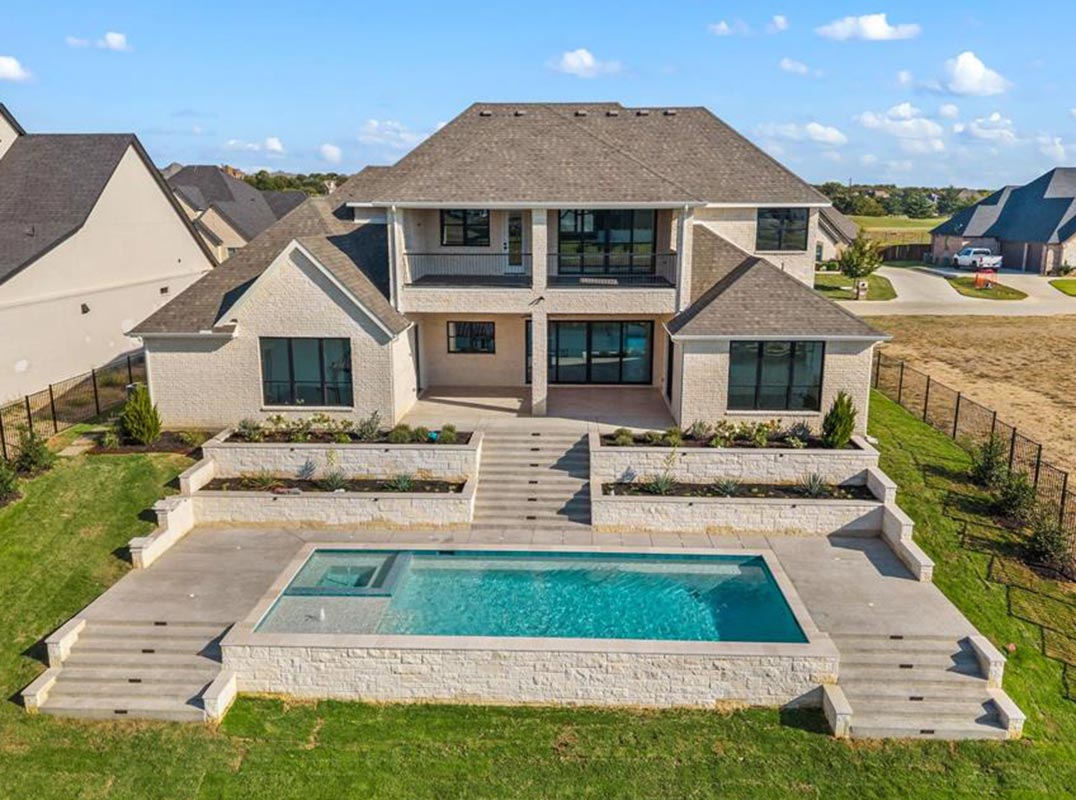 Lakefront Sophistication With Private Pool And Views