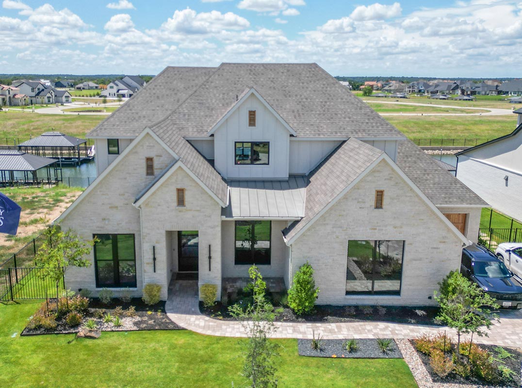 Lakefront Sophistication With Private Pool And Views