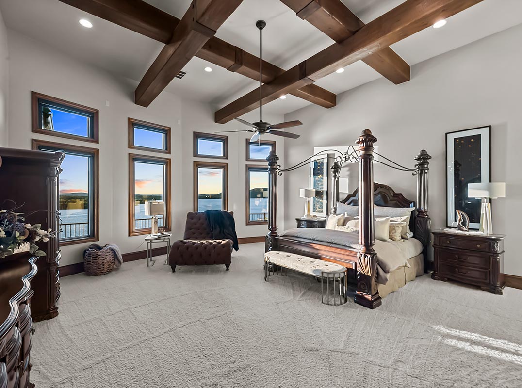 Spectacular Lakefront Estate with Iconic Hell’s Gate Views