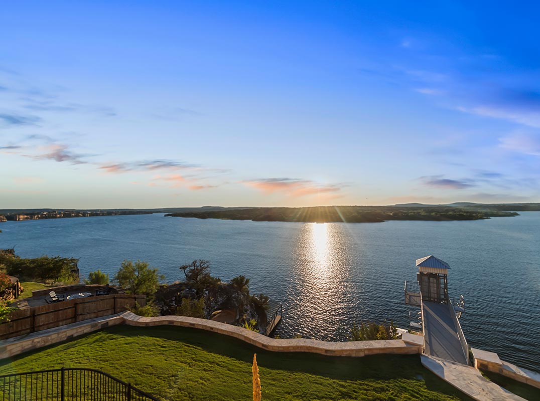 Spectacular Lakefront Estate with Iconic Hell’s Gate Views