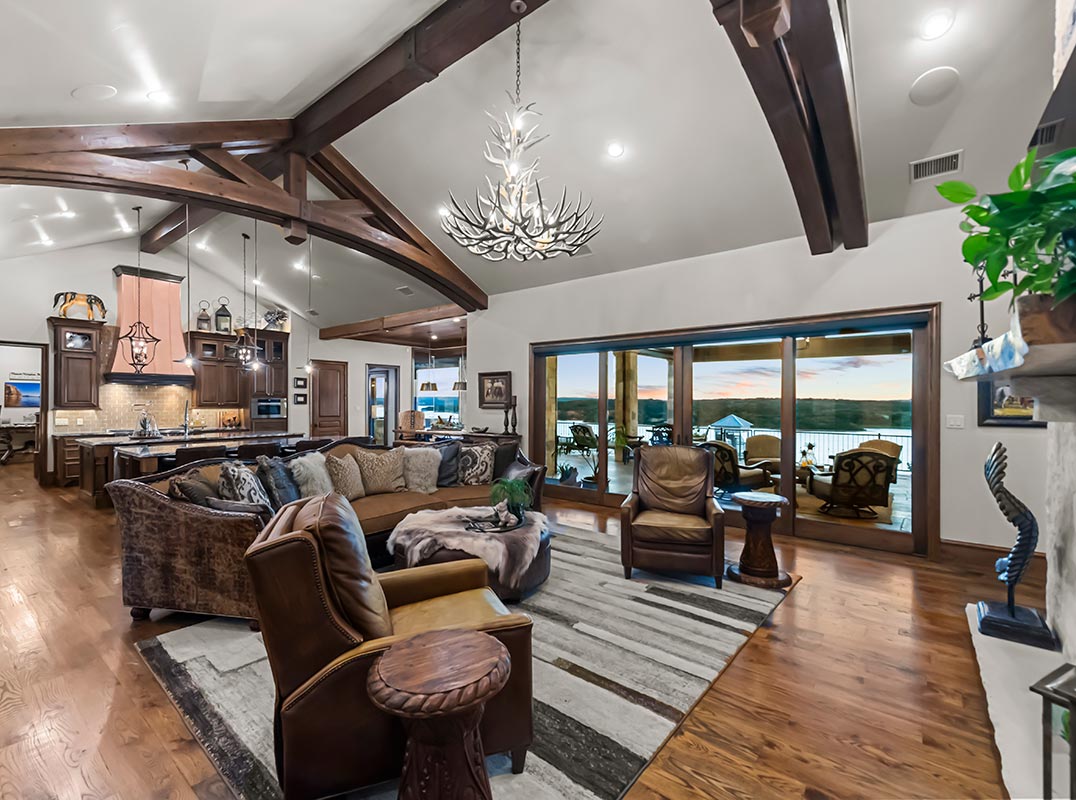 Spectacular Lakefront Estate with Iconic Hell’s Gate Views
