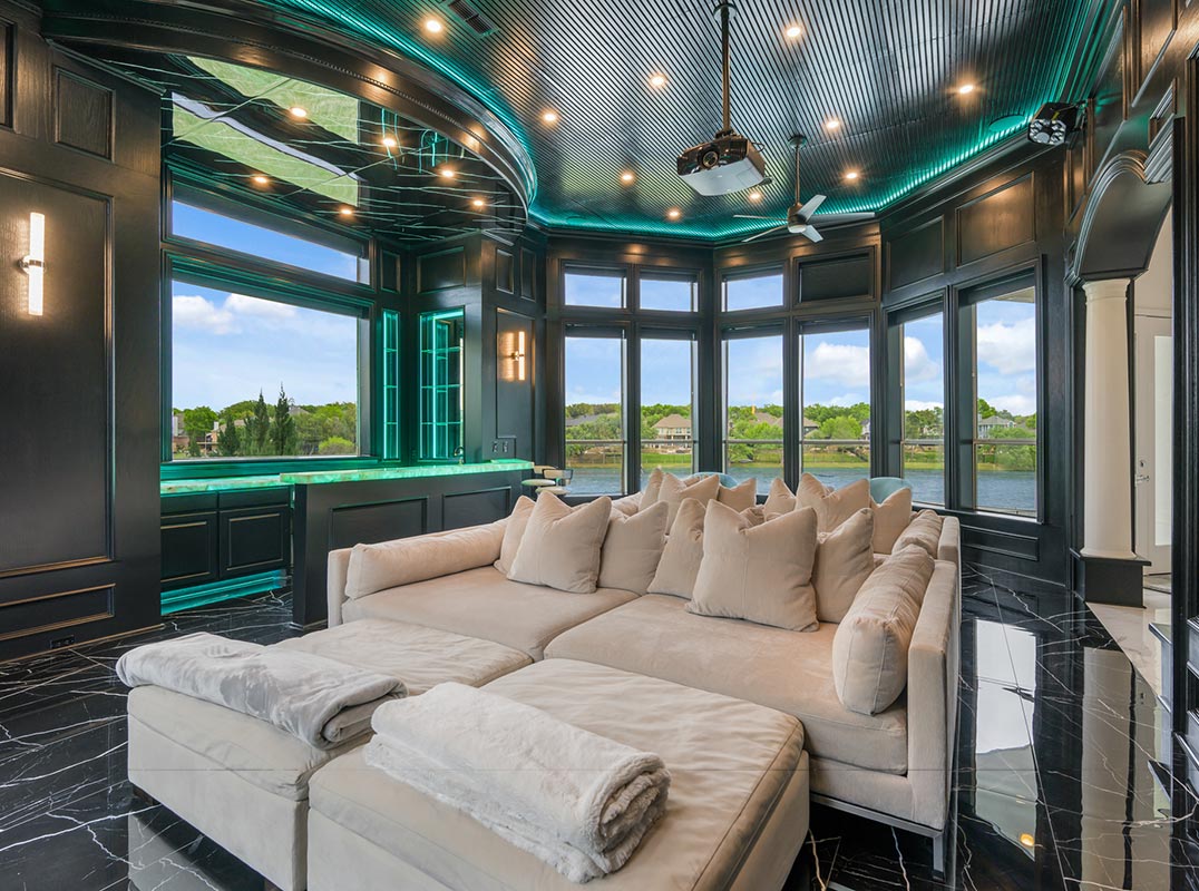 Private Waterfront Retreat