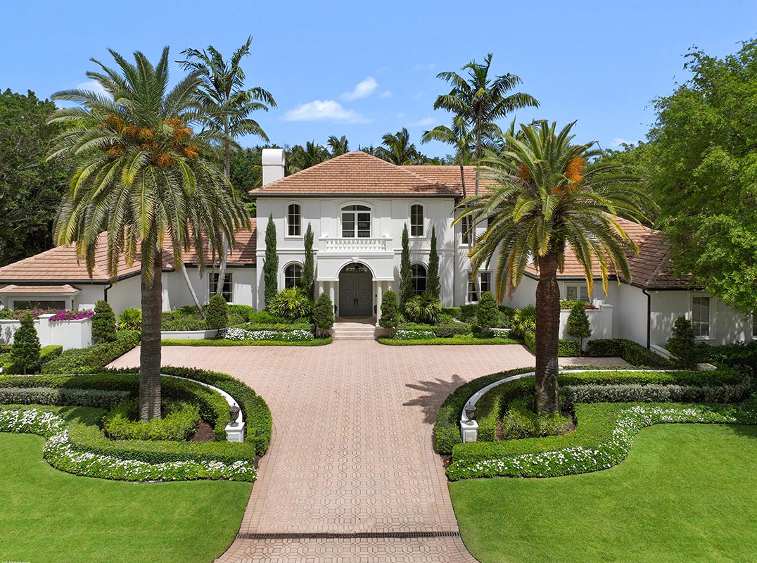 Fully Updated Estate in one of Wellington's Most Desirable Communities