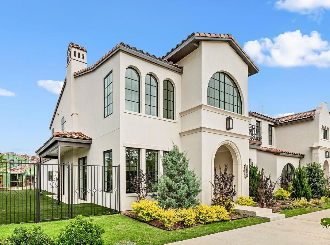 Lakeside Luxury, Effortless Living