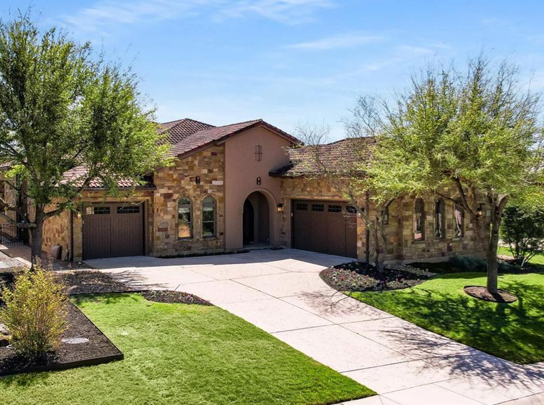 Refined Golf Course Living in Barton Creekâs Exclusive Canyons