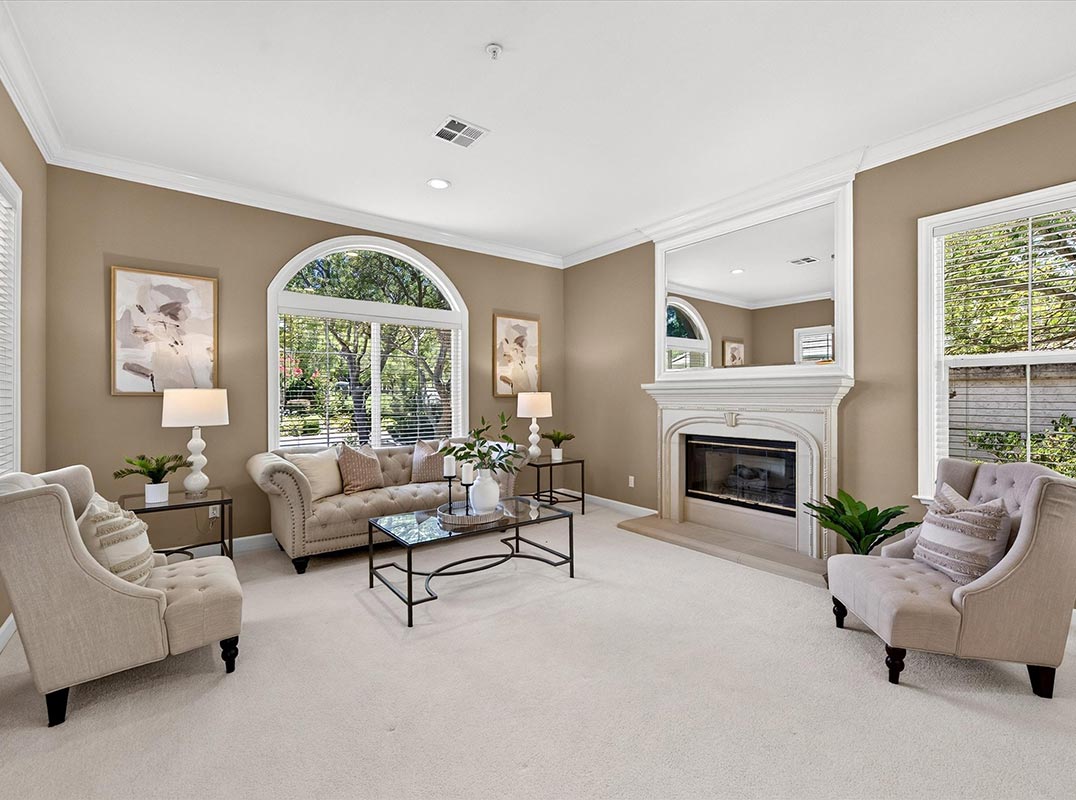 RUBY HILL : Sophisticated Single-Story Retreat