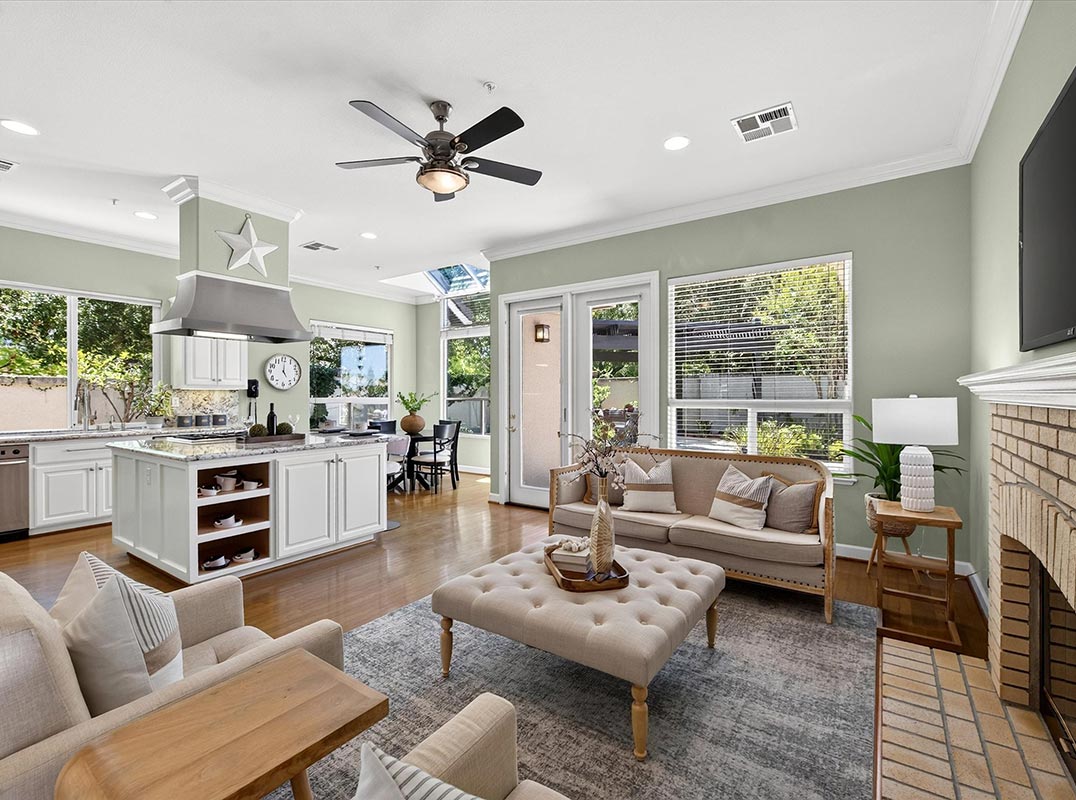 RUBY HILL : Sophisticated Single-Story Retreat