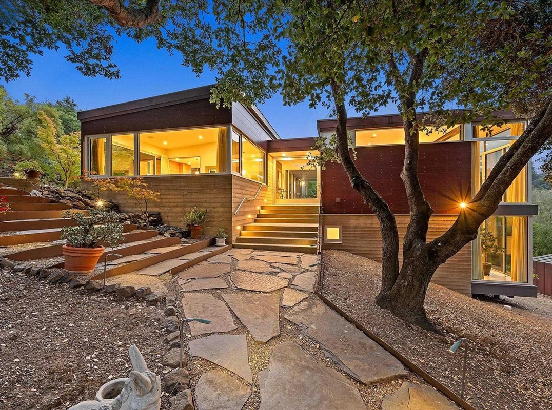 Sleepy Hollow Contemporary With Architectural Distinction