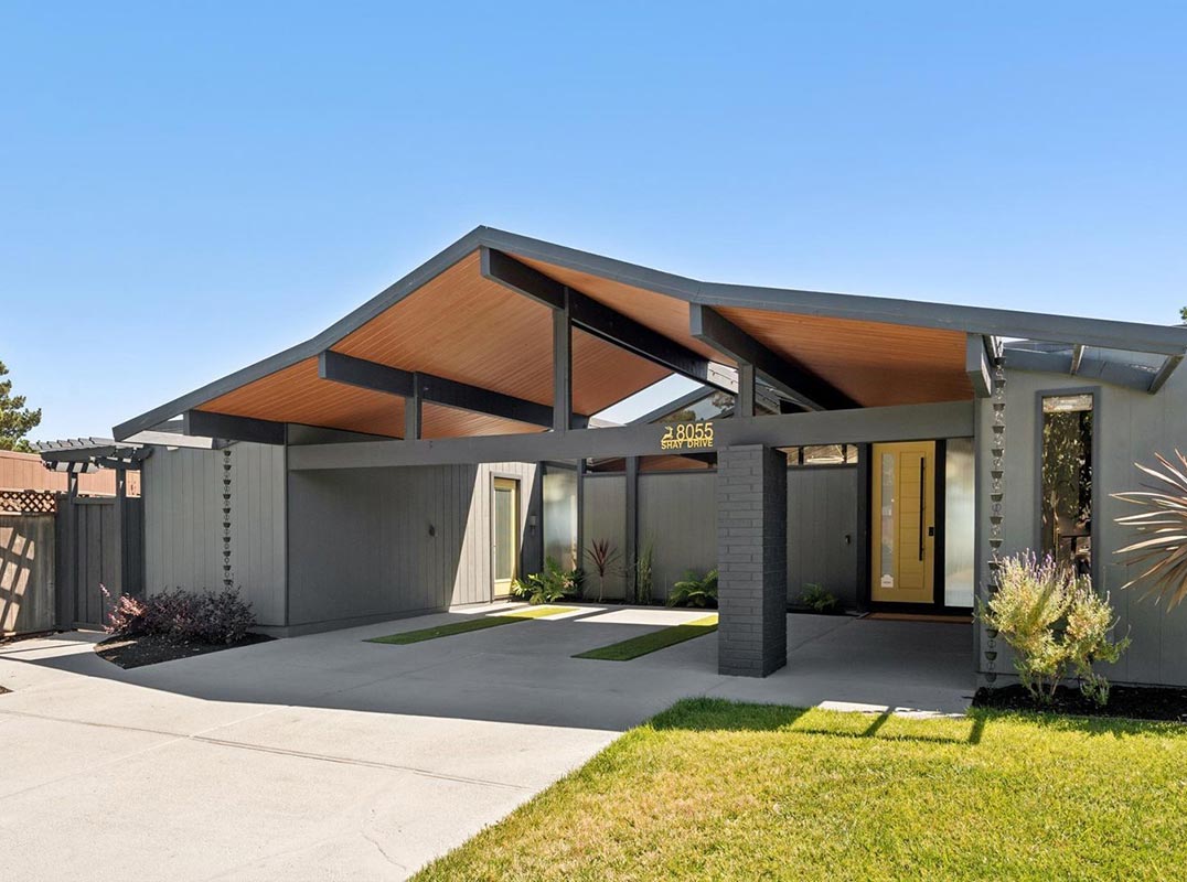Renovated Eichler in Secluded Sequoyah Hills