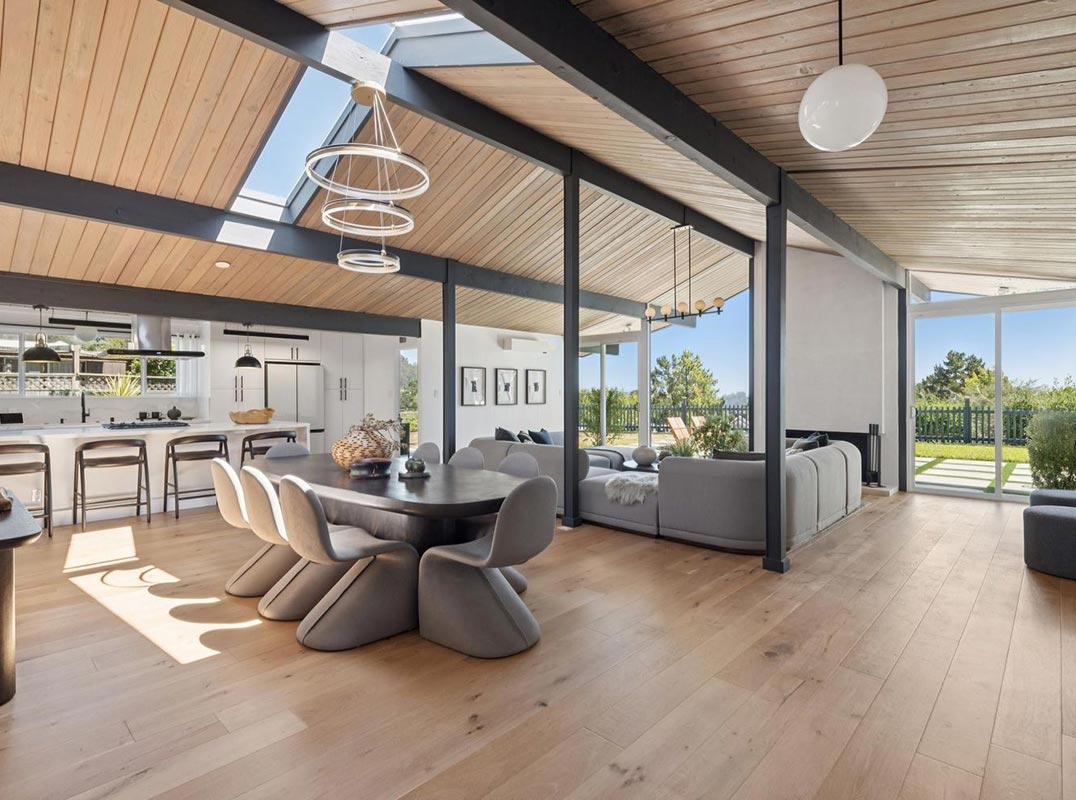 Renovated Eichler in Secluded Sequoyah Hills
