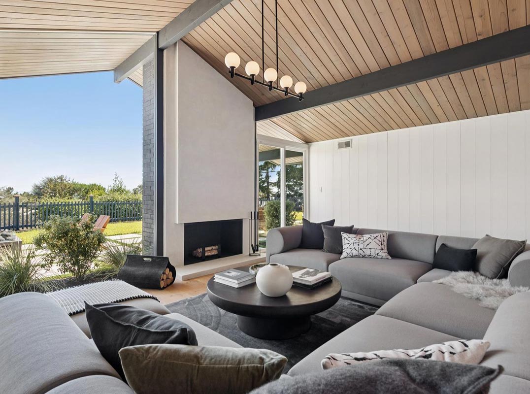 Renovated Eichler in Secluded Sequoyah Hills