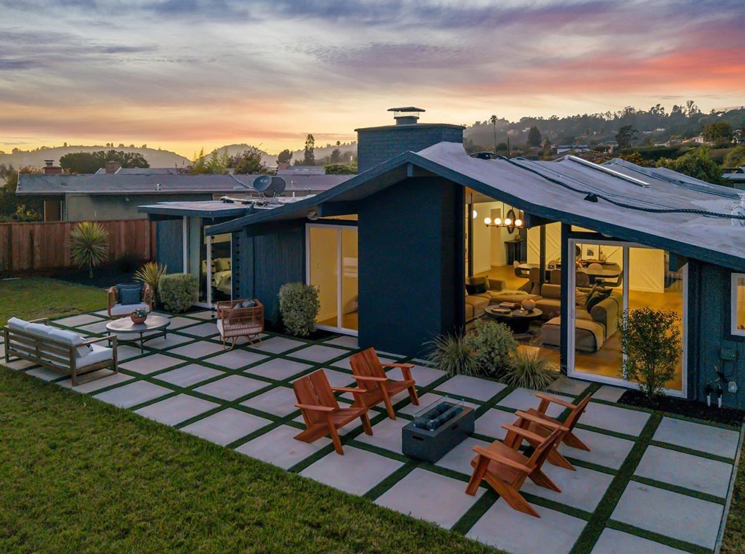 Renovated Eichler in Secluded Sequoyah Hills