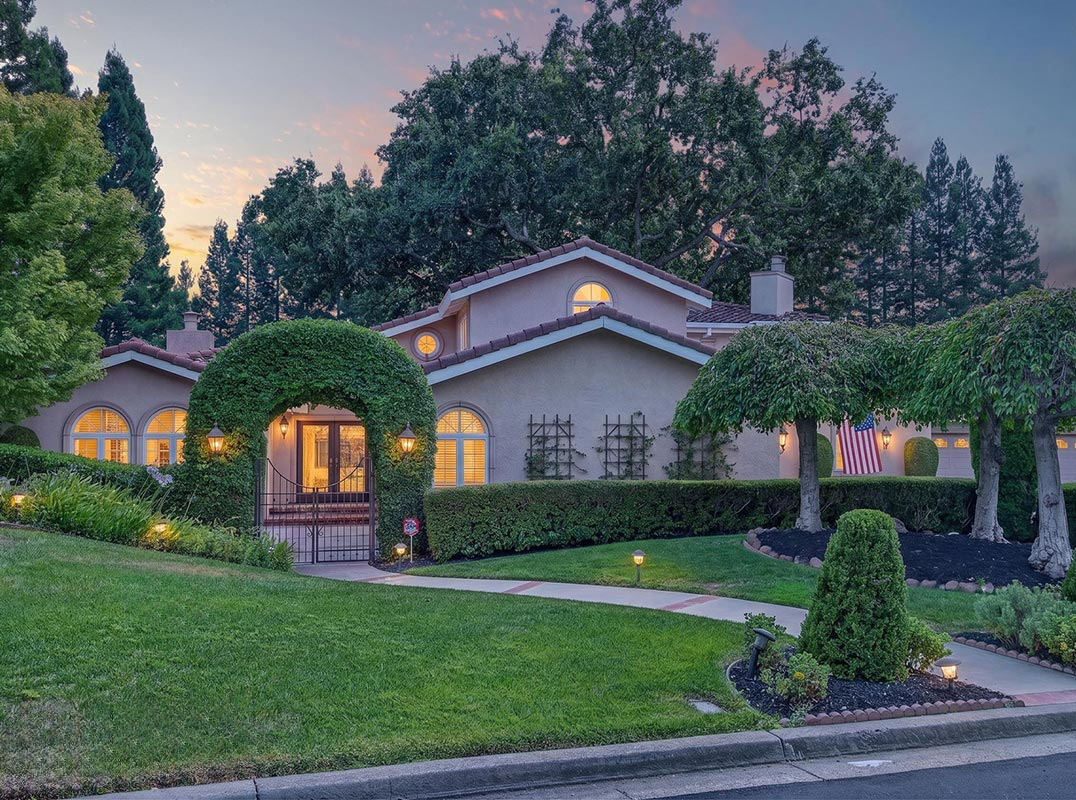 Blackhawk Country Club Estate With Park-Like Grounds