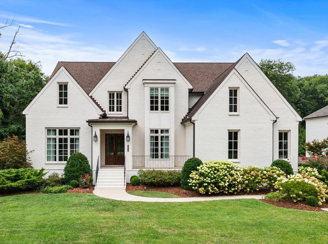 Sophisticated Living in the Heart of Green Hills