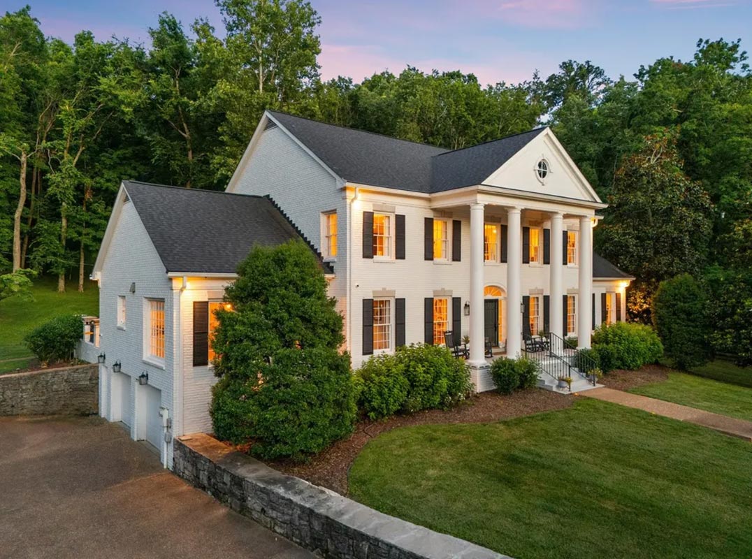 Private 5-Acre Forest Hills Retreat