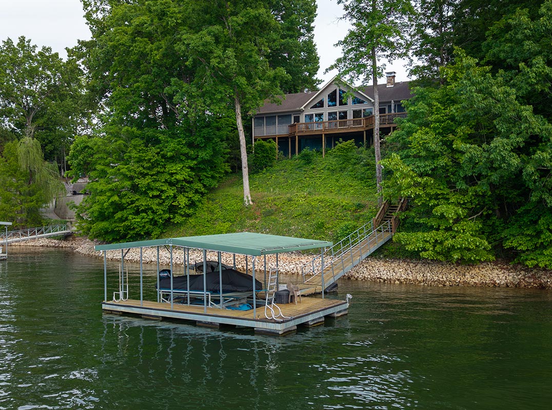 —— TIM’S FORD LAKE —— Lakefront Peninsula Living