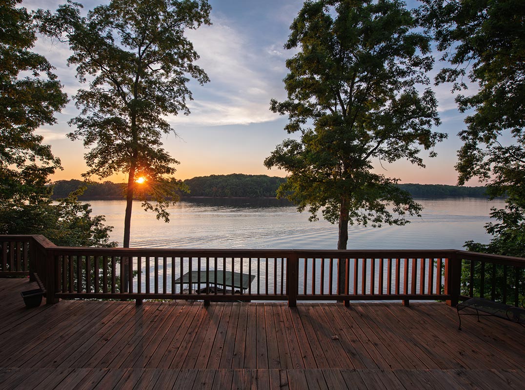 —— TIM’S FORD LAKE —— Lakefront Peninsula Living