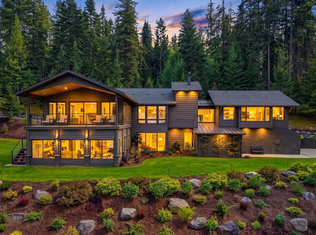 Rare Hayden Lake Luxury Waterfront