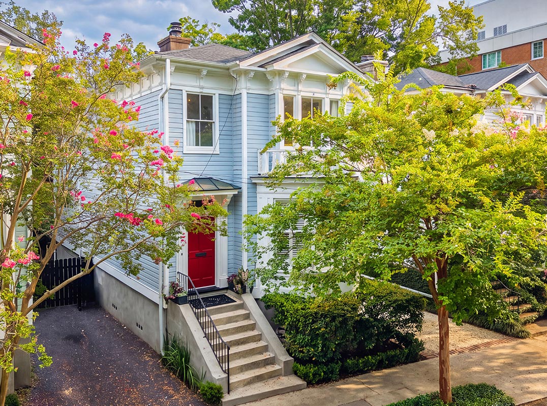 Picturesque Setting in the Heart of downtown Charleston