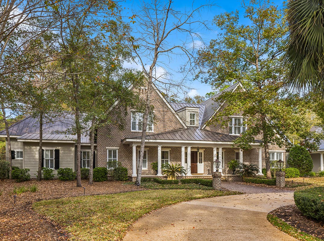 Equestrian Estate Set on 2.83 Private Acres