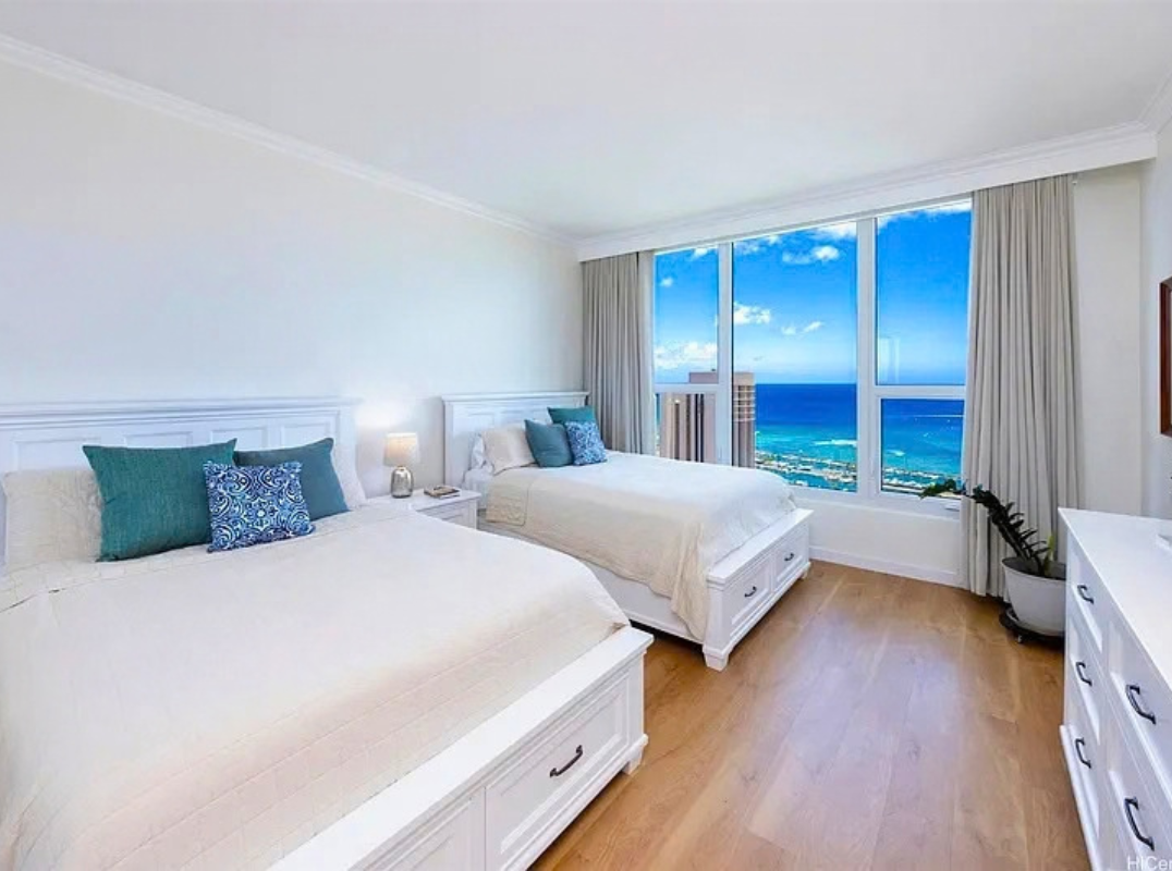 Yacht Harbor Towers PH #4105 | Ala Moana