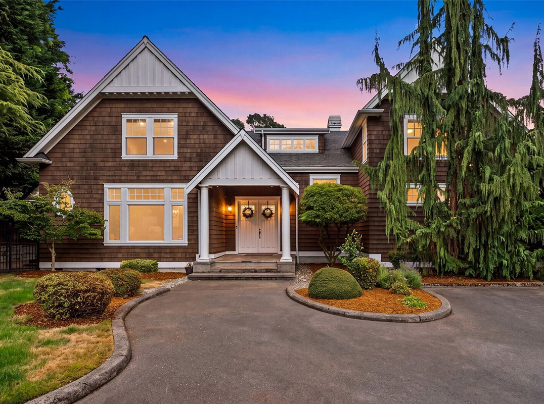 Rare Gravelly Lake Residence
