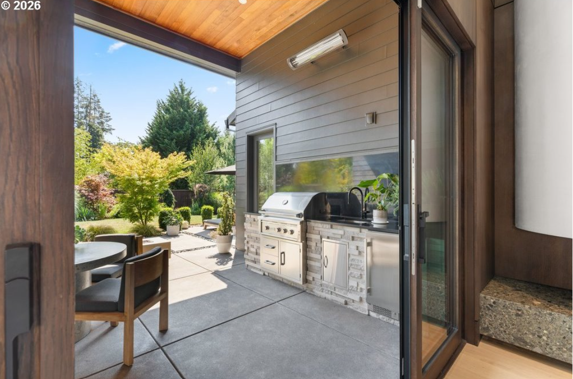 Contemporary Living in Ridgefield at its Finest.